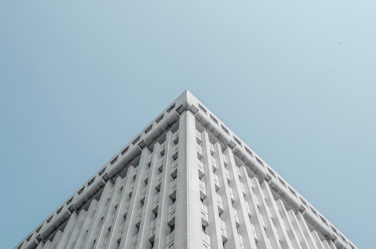 乐鱼登录-KT击败T1赛后,上单PerfecT面对镜头庆祝胜利