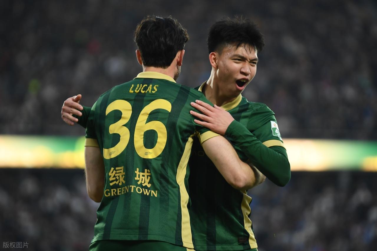 乐鱼-王钰栋锦上添花脱衣庆祝被吐槽发型丑，知道是谁操刀后改口：帅！