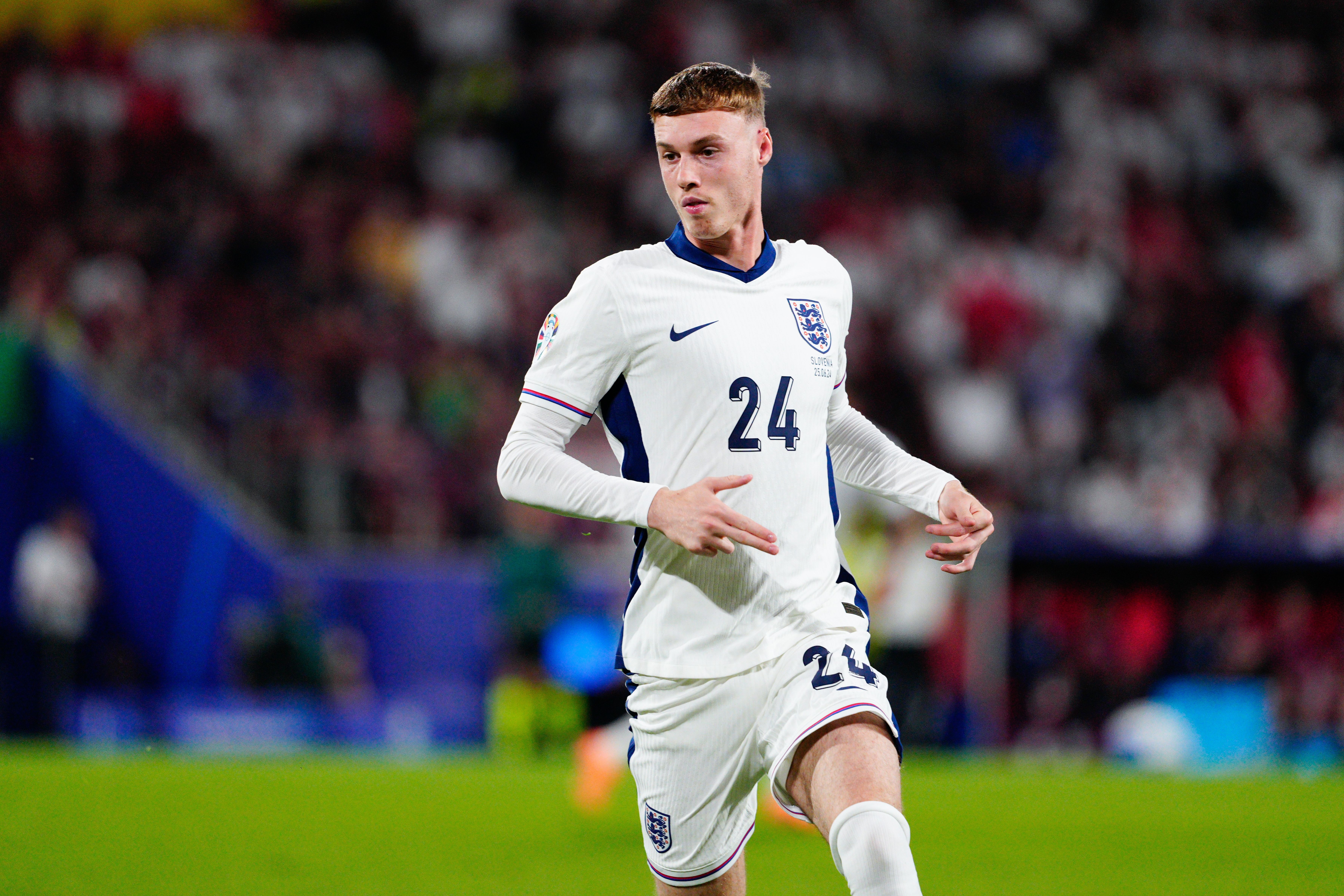 乐鱼注册-英格兰爆冷0-1负日本,帕尔默遭批:丢球就该回追,他却突然减速